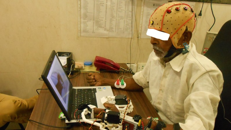 iit kanpur developed world’s first robotic hand exoskeleton with brain-computer interface for stroke rehabilitation